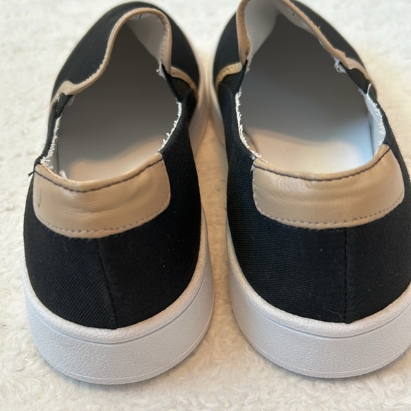 NEW  ABLE LOCAL+GLOBAL Slip on Shoes  Size 11 - Picture 3 of 5